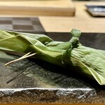 Takayoshi no sushi - 穴子の笹寿司