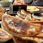 肉汁餃子のダンダダン - 肉汁焼餃子   モチっとした皮にあんと肉汁詰まってる