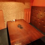 えびすジンギスカン 海月 - 半個室はソファ席で快適です！