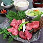 [Quick lunch! ] Popular top 4 combinations! Yakiniku (Grilled meat) Enjoyment Set ☆Delightful rice dish.