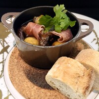 長谷川農園のマッシュルームと焼き栗のアヒージョ