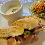 cafe restaurant clover - バケットサンド