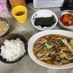 食堂ユリ - プルコギ定食全景、ノリとカクテキと麦茶