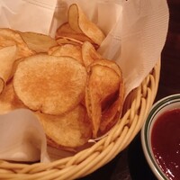 ウルフギャング・ステーキハウス 丸の内店 - お通しのポテチ♡