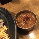 SPICY CURRY 魯珈 - 「プチカレー」（限定「7周年記念狂辛ビーフカレー」400圓）。