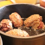 Cafe Rob - 本気ハンバーグ定食ダブル…1,500円(税込)のハンバーグを焼いてるところ