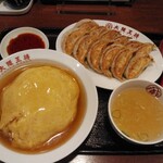 大阪王将 - 天津飯＆餃子セットに焼き餃子をプラス