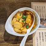 Dorami Sakaba - つき出し(350円)麻婆豆腐、意外に辛くて美味しい