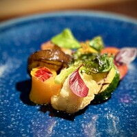 YAKITORI 燃 es - ■８種のお野菜
                それぞれの野菜がしっかり味わえる、見事な一皿。