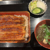 うなぎ 目白ぞろ芽 - 鰻重上４６００円、肝吸変更＋２００円。お漬物が美味しく、肝吸は案外でした。関西、愛知の地焼の方が好きですが、江戸前仕立ても鰻は美味しいですね♩