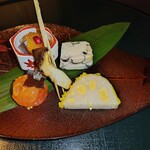 日本料理 吉祥 - 先付け、今まで食べたことない味ですが、美味しいです