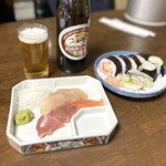 Naka Tora Shiyokudou - お刺身、巻き寿司と瓶ビール