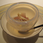 エクアトゥール - アミューズ：松茸とアジ、銀杏のピュレと生柚子の香り