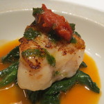 エクアトゥール - 魚：アンコウの炙り焼きとそのブイヤベース、トマト・フォンデュとヴィネグレット・エルブ