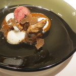 エクアトゥール - 肉：山うずら（ペルドローグリ）のファルシ、コニャックのソース、ジロルとポルチーニのリゾット添え