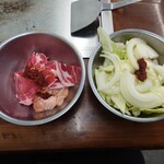 Niyanagiyashokudou - 婆ちゃんが肉と野菜の器を置いてったけれど、、、