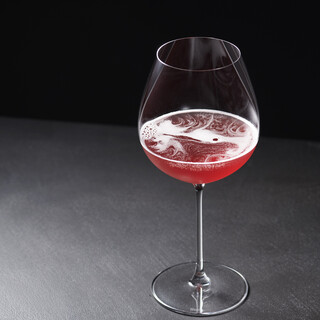 多彩なワインが奏でるペアリング。豊富なカクテルはノンアルも