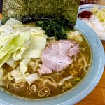 会心のラーメン 捲り家 - ラーメン 中盛 1,050円
            小ライス 150円