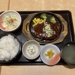 まるごと北海道 花の舞 - ハンバーグ定食(デミチーズ)