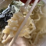 中華そば 伊藤商店 - もちもち麺をリフトアップ！