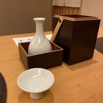 日本料理 蘭 - 凝りすぎず手抜きもない酒器類。