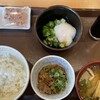 すき家 - 牛まぜのっけ朝食 ごはんミニ 392円