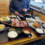 賀露港・市場食堂 - 