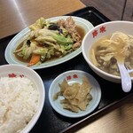 珍来 - 肉野菜炒め定食