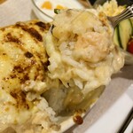 カフェ・ラフィーネ - シーフードドリア1300円
ソースの下はエビピラフです
平日11:00〜14:30ランチタイムサービスで
コーヒーか紅茶が付きます♪
（土曜日はドリンク別料金となります。）
＋200円でラテ、カプチーノ、オレンジジュースに変更出来ます。