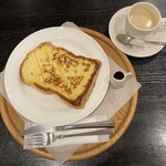カフェ・ラフィーネ - フレンチトースト　1250円
コーヒーか紅茶が付きます♪
＋200円でラテ、カプチーノ、オレンジジュースに変更出来ます。