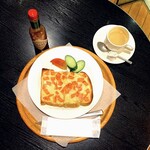 カフェ・ラフィーネ - ハムチーズトースト　1300円
コーヒーか紅茶が付きます♪
＋200円でラテ、カプチーノ、オレンジジュースに変更出来ます。