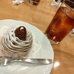 Kafe Rasaru - ケーキセット　900円　モンブランとアイスティーで