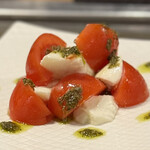 鉄板焼 もんじゃ焼 ひいろ - 「トマトカプレーゼ」 最近は健康志向b(ˊᗜˋ*)❑””