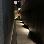 KOKE - 長めの路地奥へ