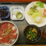 Asami - Aランチ（まぐろ丼、サラダ、小鉢、漬物、みそ汁、麦茶）…590円