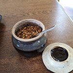 白河手打らーめん　うさぎ - 味変用の自家製ニンニク-ラー油！お試し下さい！