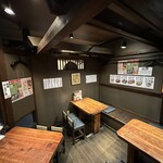 Furusato Izakaya Murasaki - 10名～12名半個室。落ち着いた雰囲気のテーブル席