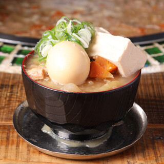 《Our specialty》``Otsuni'' full of flavor, simmered piping hot in a large pot.