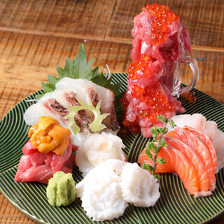 Fresh fish delivered directly from the fishing port! Enjoy “raw bluefin tuna” served without ever being frozen