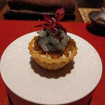 4000 Chinese Restaurant - [2023年11月 訪問]皮蛋とクリームチーズ、辣油を合わせたタルト。