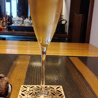 4000 Chinese Restaurant - [2023年11月 訪問]まず初めはスパークリングのお茶