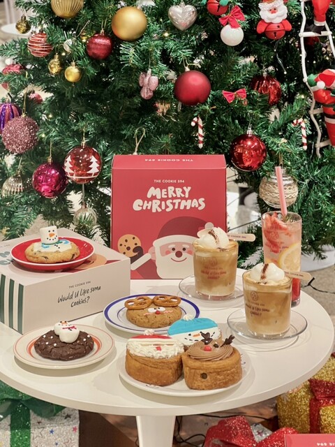 店内はクリスマス一色！そして、クリスマス限定メニューが6種類』by