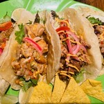 Mexican Dining Hana-Hana - ビーンズ、チキン、ポーク、ビーフ4種のフラワー・タコス