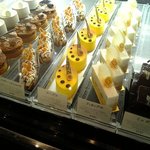 ル ミュゼ ドゥ アッシュ 金沢店 - 本当に並ぶケーキ達。