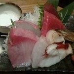 俺の魚を食ってみろ!! - (2013/11/20)お刺身の七種盛り　活巻エビ、天上鰤、北海蛸、真鯛、本マグロ、生ホタテ、鰹、カンパチ