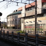 エムコイデ - 玉川聖学院が斜め向かいにあります。