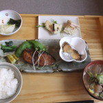 ブリの照り焼き・れんこんはさみ揚げ・里芋味噌マヨ・イカ汁