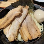 麺屋 睡蓮 - 焼豚3枚、ゆで卵