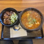 カルビ丼とスン豆腐専門店 韓丼 - 上カルビ丼小&豚キムチスン豆腐セット