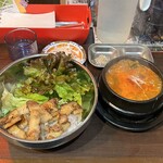 コマ食堂 - サムギョプサル丼とスンドゥブ小